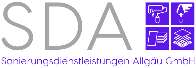 SDA Logo der Sanierungsdienstleistungen Allgäu GmbH mit Icons für Malerarbeiten, Verputzarbeiten, Bodenverlegung und Fliesenarbeiten in Lila.